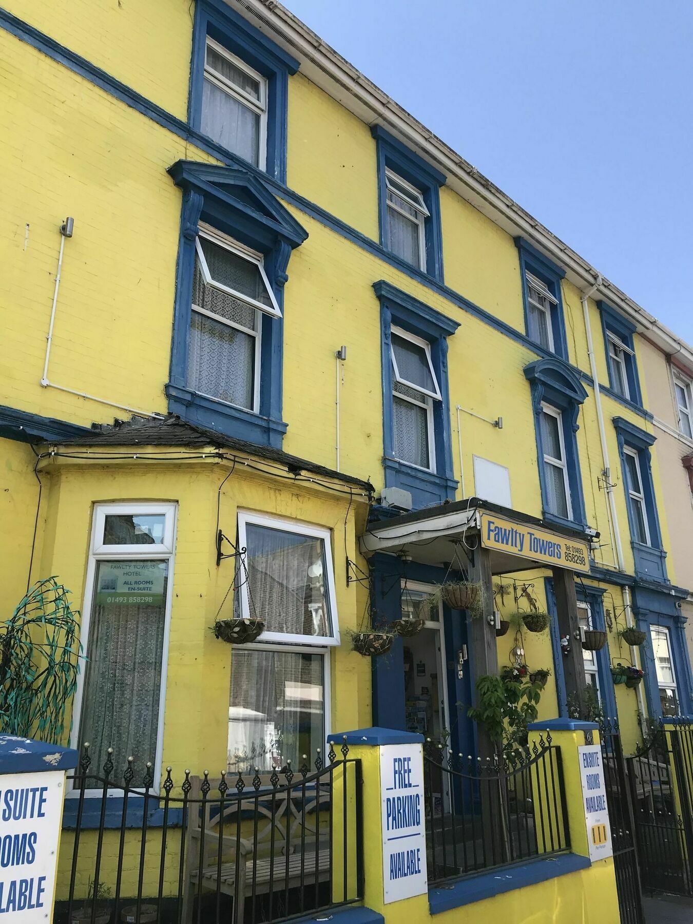 Fawlty Towers Hotel Great Yarmouth Exterior photo